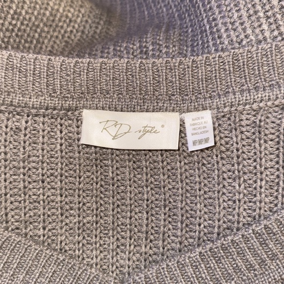 V Neck Sweater - Picture 6 of 7